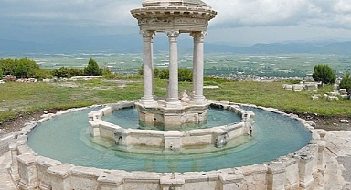 İki bin yıllık çeşme yeniden suya kavuştu