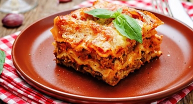 İtalyan efsanesi lazanya nasıl yapılır? Pratik lazanya tarifi… 