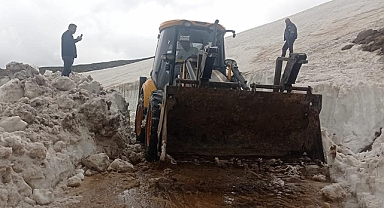 Kars'ta yayla yollarında karla mücadele çalışması sürüyor