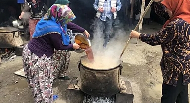 Köylü kadınlar asırlık geleneği yaşatıyor