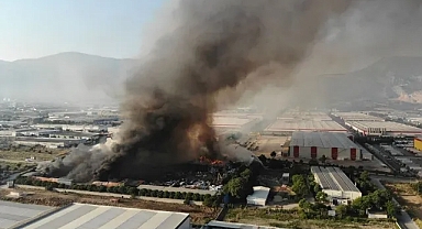 Manisa'da geri dönüşüm tesisinde yangın