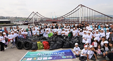 MARMARA DENİZİ GÜNÜ’NDE BANDIRMA'DA GENİŞ ÇAPLI KIYI TEMİZLİĞİ YAPILDI