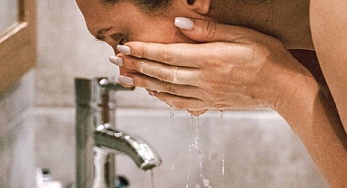 Meğer Yüzümüzü Yanlış Yıkıyormuşuz! Cilt Uzmanı Açıkladı