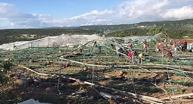 Mersin Erdemli’de hortum seraları yıktı