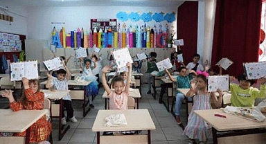 Milyonlarca öğrenci karne heyecanı yaşıyor!