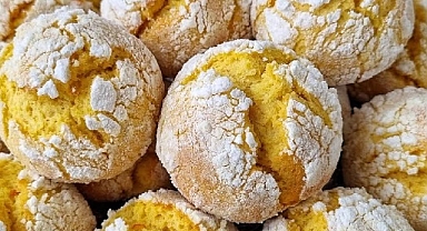 Nostaljik bir anne kurabiyesi tarifi… Kolay bayatlamıyor, çabuk hazırlanıyor. Malzemeleri de bisküviden ucuz!