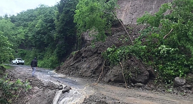 Ordu'nun İkizce ilçesinde sağanak bazı yollarda hasara yol açtı