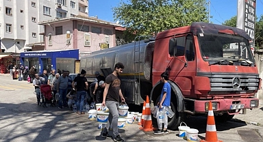 Sağanak sonrası su kesintisi yaşanan Sinop'ta vatandaşlara tankerle su dağıtılıyor
