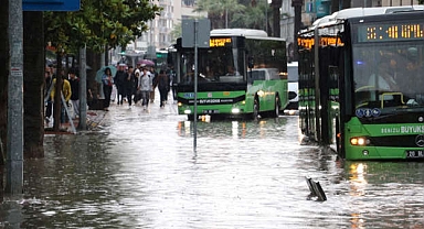 Sağanak yağış birçok ili vurdu