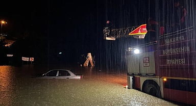 Sakarya'da sağanak taşkınlara neden oldu