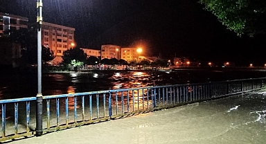 Samsun'da yağışlar nedeniyle Terme Çayı taştı