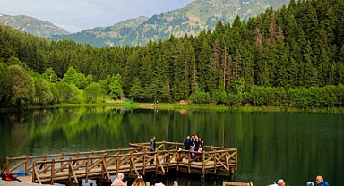 Şavşat Karagöl muhteşem doğası ile masal diyarlarını andırıyor