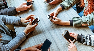 Sosyal medya kullanımını günde 30 dakikaya düşürmek, anksiyete ve depresyonu azaltıyor 