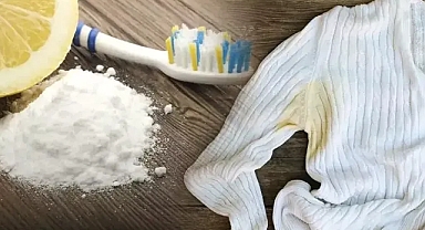 Terden Sararan Kıyafetlerinizi Anında Bembeyaz Yapan Yöntem!