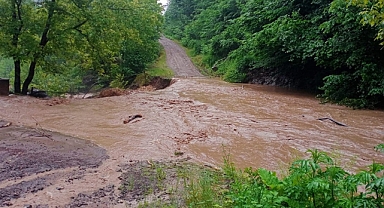 Tokat'ta sağanak nedeniyle 5 mahalleye ulaşımı sağlayan yol ulaşıma kapandı