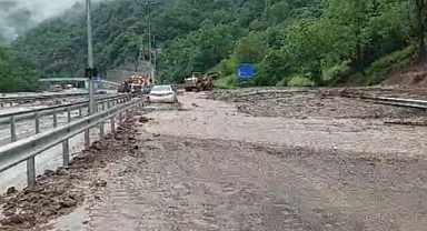 Trabzon-Gümüşhane karayolu ulaşıma kapandı