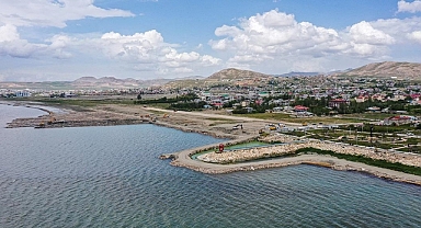Van Gölü'nün zemini balçık ve dip çamurundan arındırılıyor