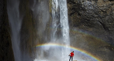 Yağışlarla debisi yükselen Kırkmerdiven Şelaleleri'ne doğa gezileri başladı