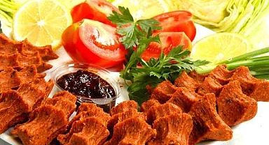 Yeni tartışma konusu: Kısır mı çiğ köfte mi?