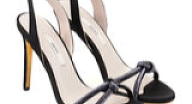 DESA, rengarenk ve ışıltılı topuklu ayakkabılarla yaza damgasını vuruyor