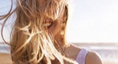 SAÇLARIMIZI YAZ GÜNEŞİNDEN KORUYAN  10 ETKİLİ ÖNLEM!