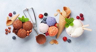 SICAK YAZ GÜNLERİNİN VAZGEÇİLMEZİ DONDURMANIN 6 ÖNEMLİ FAYDASI!