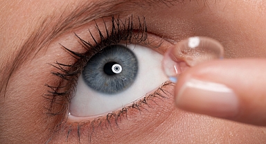 Güneş kremini gözünüze değdirmeyin!