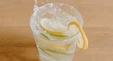 Aşırı maden suyu tüketimi vücut sağlığını bozuyor: Böbrek taşı riskini artırabilir