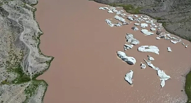 Küresel ısınma Türkiye'yi eritiyor! En yüksek ikinci zirvede buzullar kırılmaya başladı