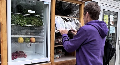 Sokaklara yerleştirilen buzdolapları gıda israfını azalttı