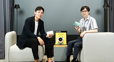 Samsung, tek elde tutulabilecek kadar küçük ve hafif olmasının yanı sıra tasarımıyla dikkat çeken, taşınabilir ekran boyutunu ileriye götüren The Freestyle 2. Nesil'i piyasaya sürdü.