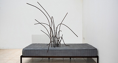 VAROL TOPAÇ’IN ÇELİK ÜRETİM ATIKLARINDAN ÜRETTİĞİ YAŞAM ADLI ESER, CONTEMPORARY ISTANBUL’DA