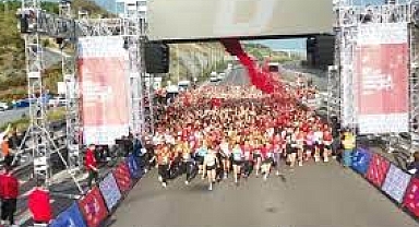 Cumhuriyetin 100. Yılında Kadınlar Köprüde Koştu