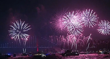 İstanbul Boğazı'nda 2023 dronla 100. yıl gösterisi