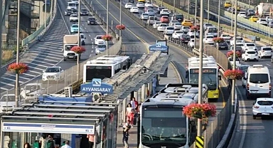 İstanbul'da hafta sonu toplu taşıma ücretsiz İstanbul'da İBB'ye bağlı toplu taşıma araçları hafta sonu ücretsiz olacak.