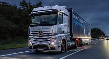 Mercedes-Benz GenH2 kamyon, sıvı hidrojen yakıtıyla tek dolumla 1000 kilometre rekorunu kırdı 