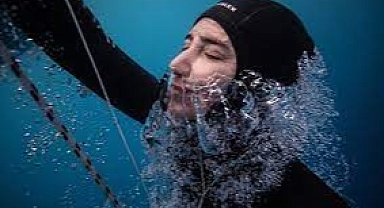 Milli sporcu Şahika Ercümen'den Cumhuriyetin 100. yılı için yeni rekor