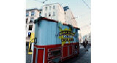 Süper Şahane Kasım dolabı İstiklal’den geçti 