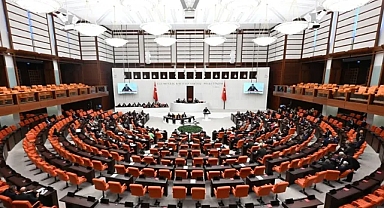 Milyonları ilgilendiriyor! Çalışan emekliye 5 bin TL teklifi TBMM'den geçti: Emekliye ikramiye ne zaman yatırılacak?