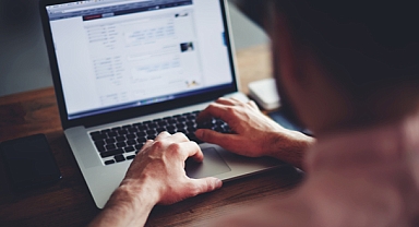 Bilgisayar başında uzun çalışma, diş sıkma nedeni!