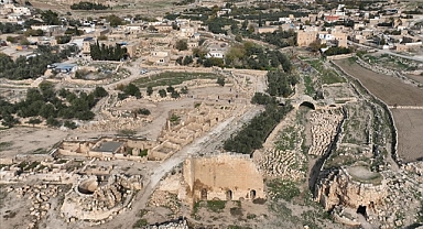 Dara Antik Kenti'nde keşfedilen tarihi çarşı gün yüzüne çıkarılıyor 