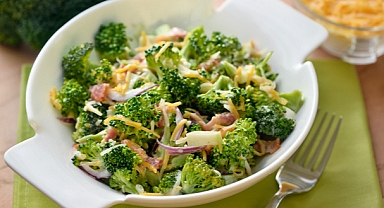 Diyet yapanlar için birebir! Nefis brokoli salatası tarifi!