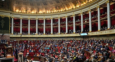 Fransa'da kürtajı anayasal güvence altına alan yasa tasarısı Ulusal Meclis'te kabul edildi