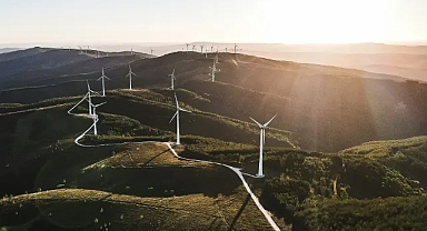 İskoçya'nın ülkeyi yalnızca yenilenebilir enerji kaynaklarıyla güçlendirmeye yönelik yeşil stratejisinin içinde