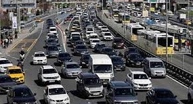 İstanbul'da yeni yılın ilk mesai gününde trafik yoğunluğu