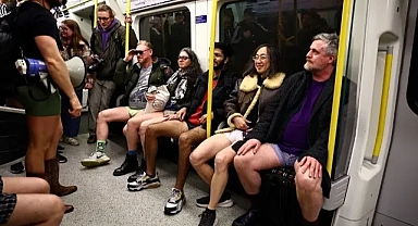 Londra'da Pantolonsuz Günü kutlaması