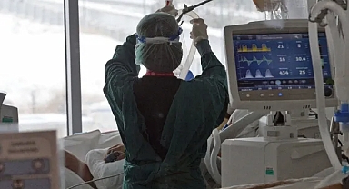 Son Dakika... Bakan Koca'dan korkutan açıklama: Yoğun bakımda doluluk arttı. En fazla artış İstanbul'da oldu