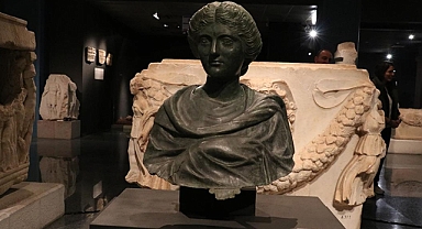 ABD ve İngiltere'den Antalya'ya getirilen Anadolu kökenli 42 tarihi eser tanıtıldı