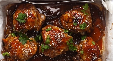 Akşam için pişirebilecek pratik yemek arayanlara: Ballı soya soslu tavuk tarifi