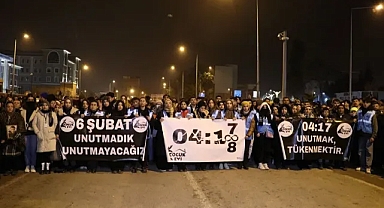 Depremzedeler 6 Şubat'ın yıl dönümünde geceyi sokaklarda geçirdi